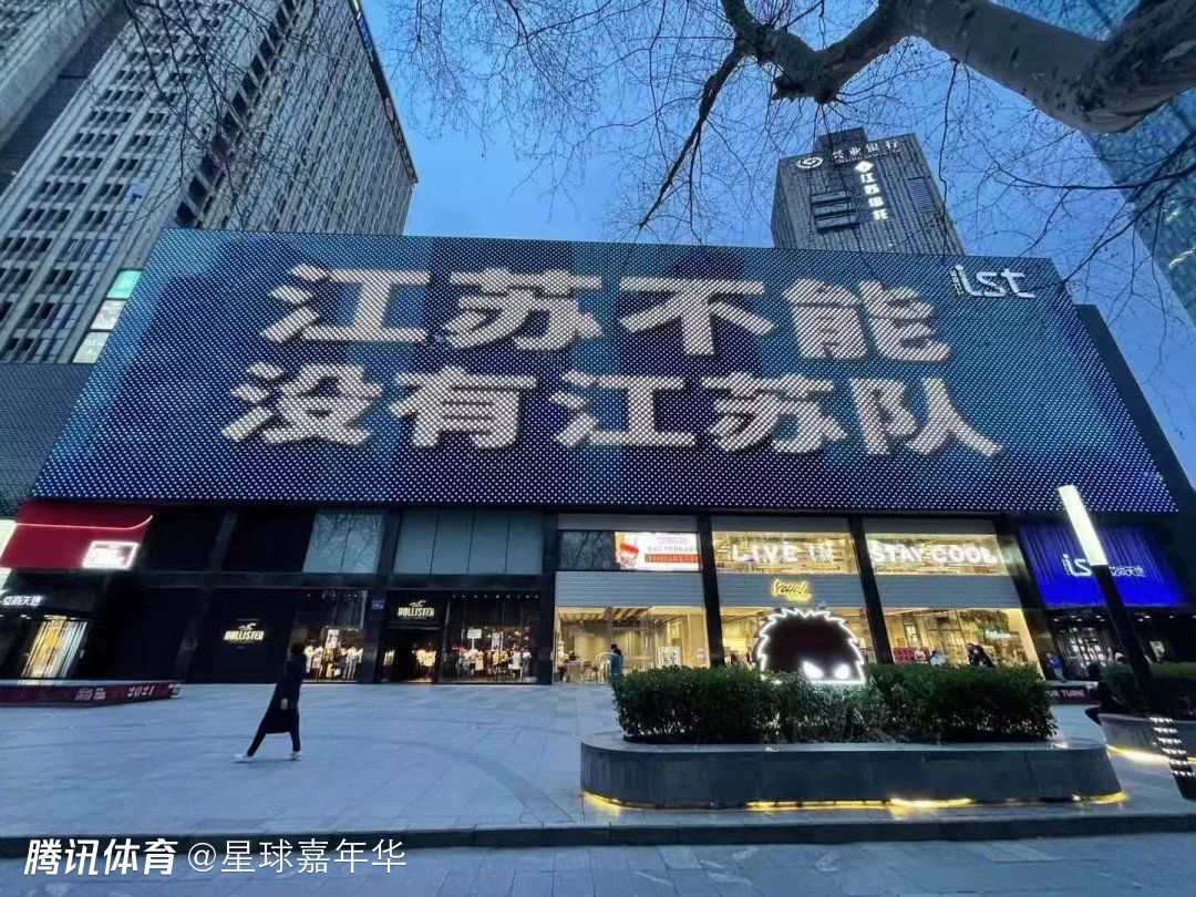 从目前的情况来看，瓜迪奥拉应该不会阻止菲利普斯离队，后者加盟曼城后的表现不如预期，瓜帅希望尽快为其找到解决方案。